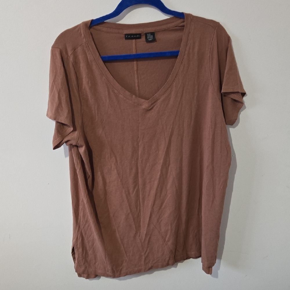 Ladies Tahari 2X V-neck Tshirt